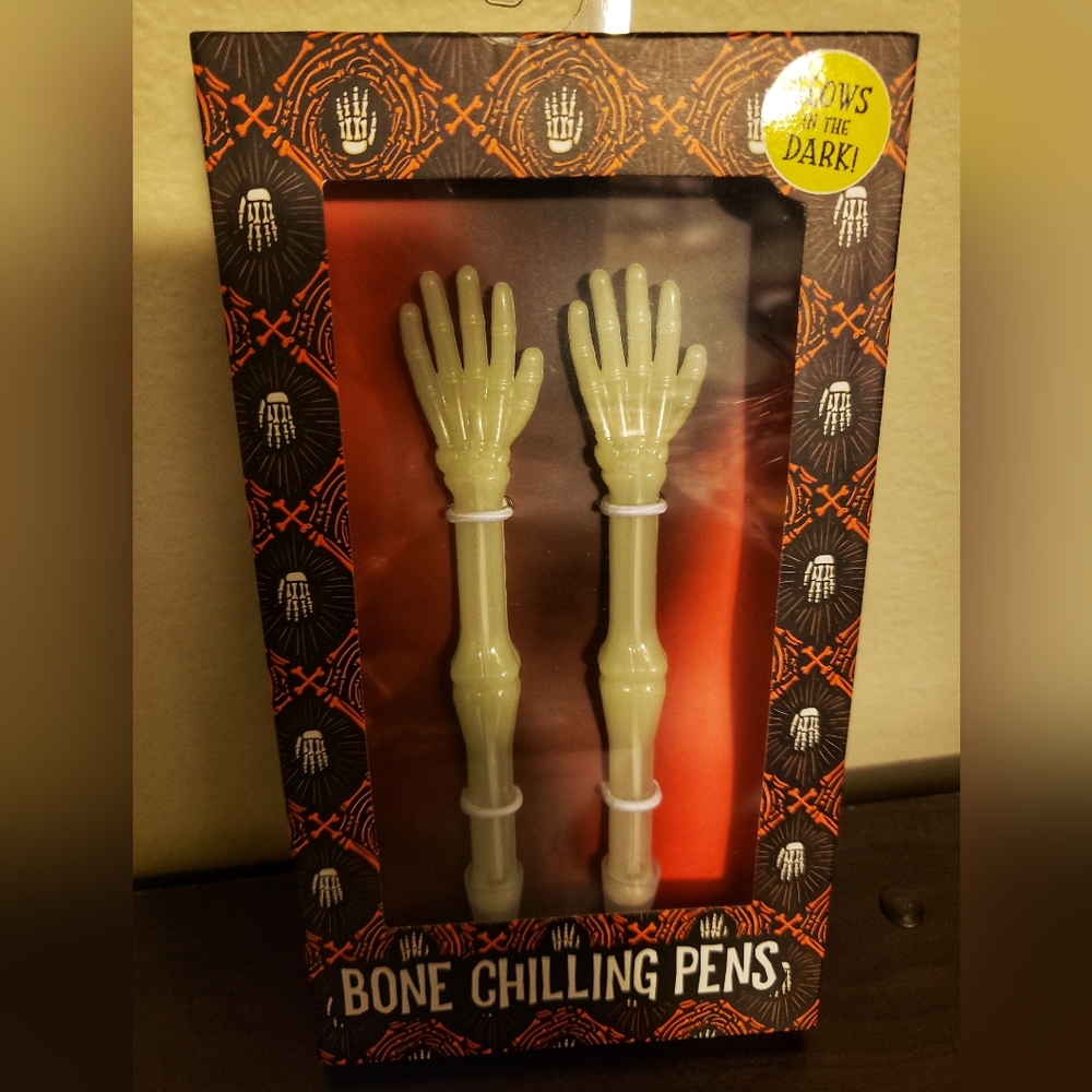 NWT Glow in the Dark PENS.  Back to School pens!!  HALLOWEEN MUST HAVES.